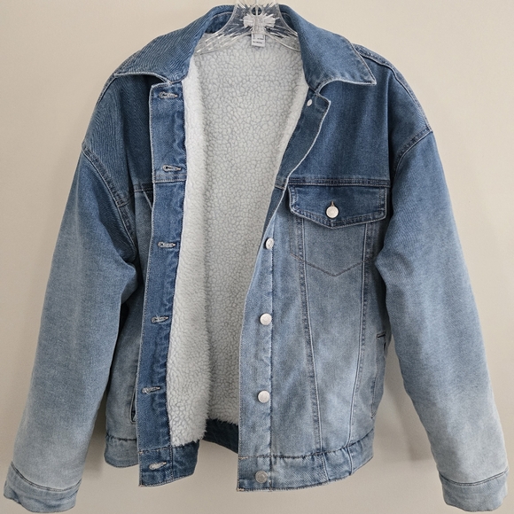 Forever 21 Jackets & Blazers - Forever 21 Women's Size S Oversized Ombre Premium Denim Sherpa Lined Jacket Warm